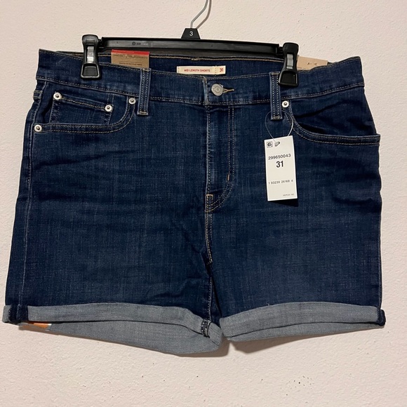 Levi’s Mid-Length Hypersoft Jean Shorts Size 12 W31 NWT - Picture 1 of 4